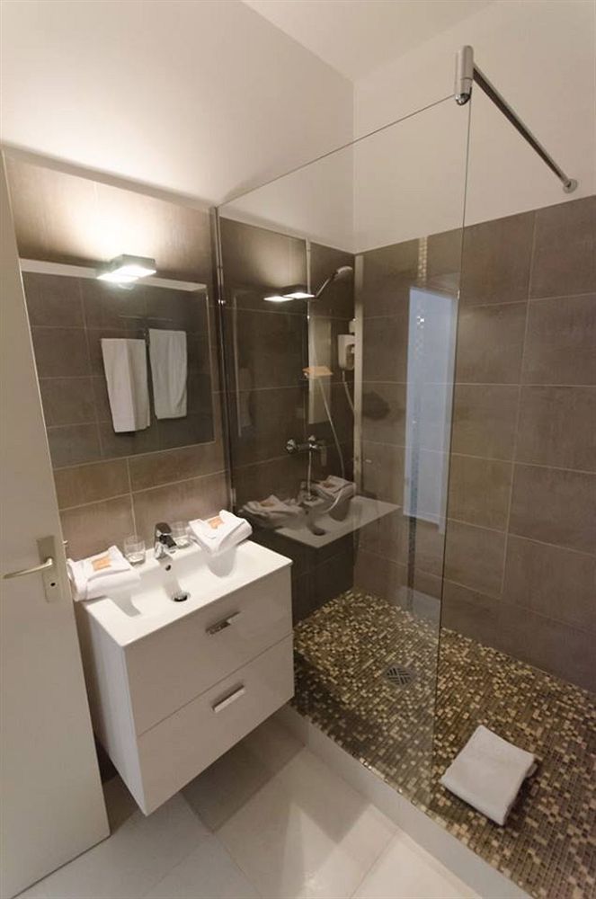 Hotel Carolina คานส์ ภายนอก รูปภาพ