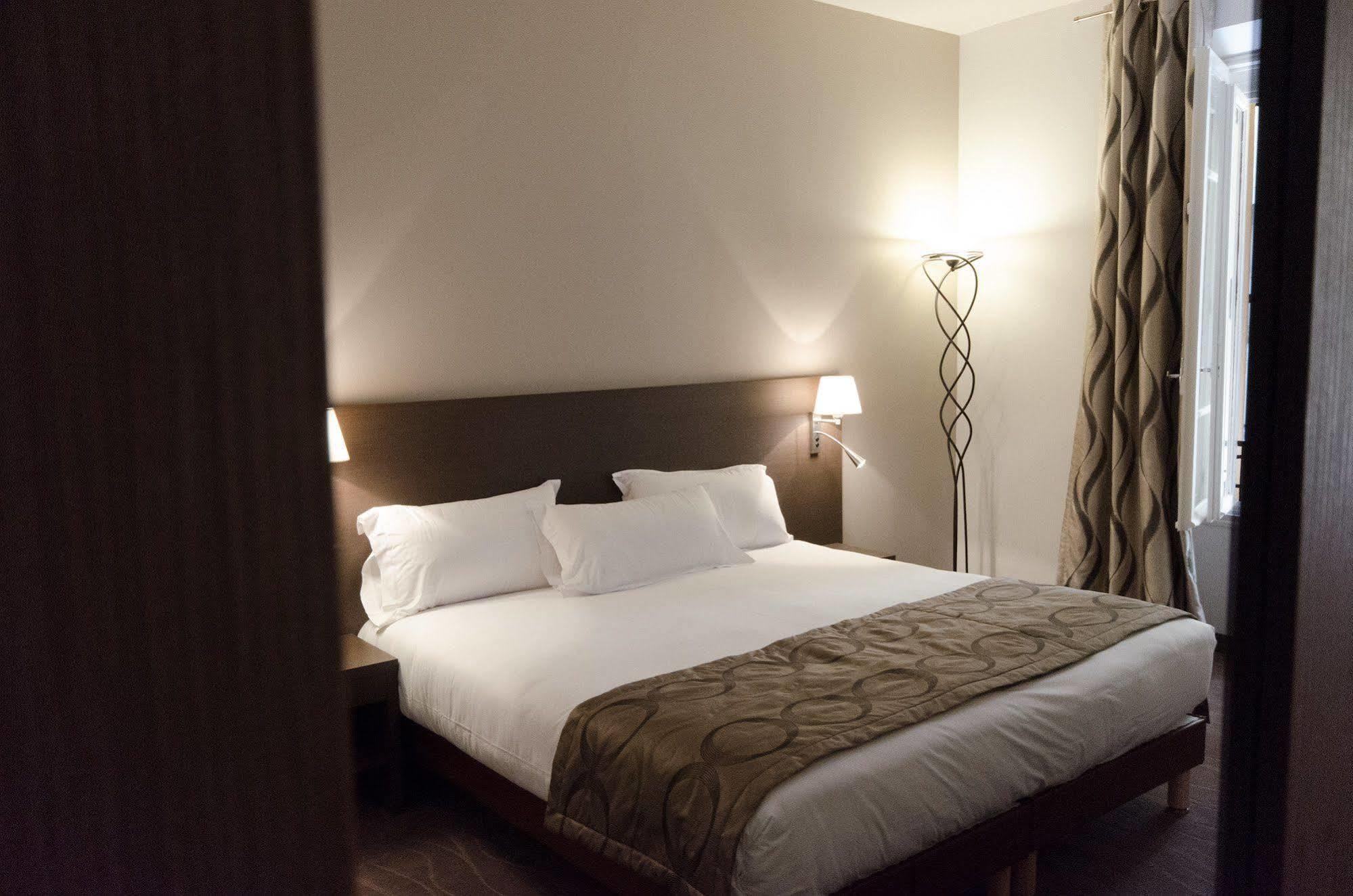 Hotel Carolina คานส์ ภายนอก รูปภาพ